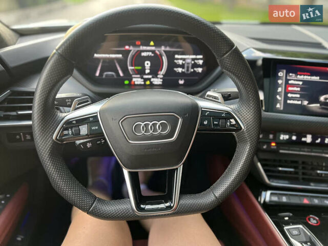 Белый Ауди RS e-tron GT, объемом двигателя 0 л и пробегом 29 тыс. км за 71800 $, фото 18 на Automoto.ua