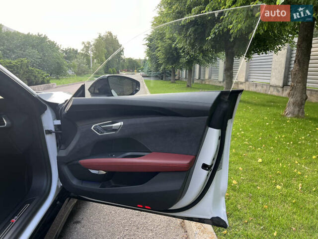 Белый Ауди RS e-tron GT, объемом двигателя 0 л и пробегом 29 тыс. км за 71800 $, фото 9 на Automoto.ua