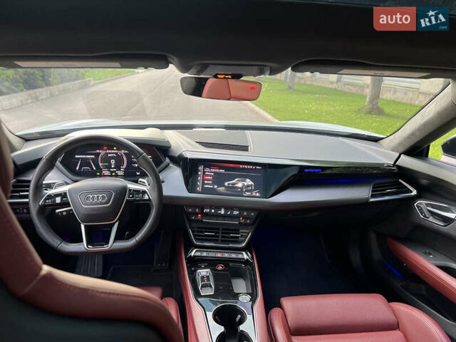 Белый Ауди RS e-tron GT, объемом двигателя 0 л и пробегом 29 тыс. км за 71800 $, фото 11 на Automoto.ua