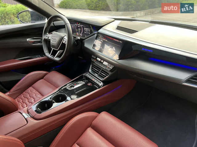 Белый Ауди RS e-tron GT, объемом двигателя 0 л и пробегом 29 тыс. км за 71800 $, фото 12 на Automoto.ua