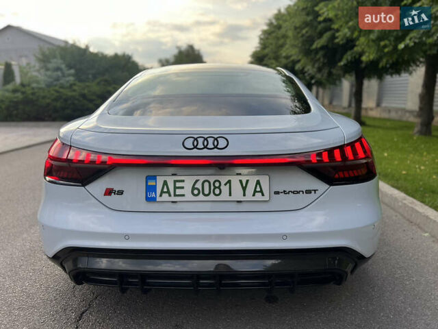 Белый Ауди RS e-tron GT, объемом двигателя 0 л и пробегом 29 тыс. км за 71800 $, фото 6 на Automoto.ua
