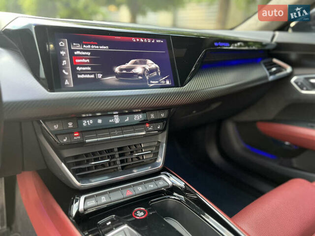 Белый Ауди RS e-tron GT, объемом двигателя 0 л и пробегом 29 тыс. км за 71800 $, фото 16 на Automoto.ua