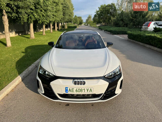 Белый Ауди RS e-tron GT, объемом двигателя 0 л и пробегом 29 тыс. км за 71800 $, фото 2 на Automoto.ua