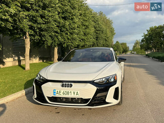 Белый Ауди RS e-tron GT, объемом двигателя 0 л и пробегом 29 тыс. км за 71800 $, фото 3 на Automoto.ua