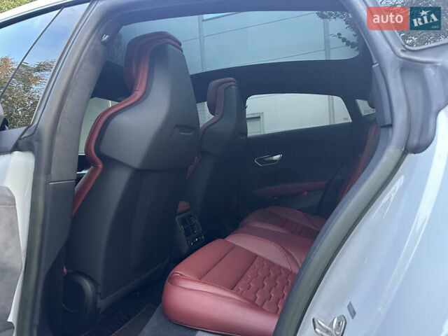 Білий Ауді RS e-tron GT, об'ємом двигуна 0 л та пробігом 29 тис. км за 59900 $, фото 54 на Automoto.ua