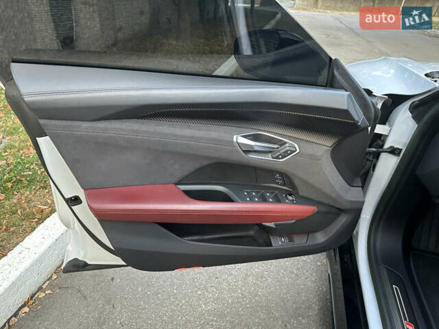 Білий Ауді RS e-tron GT, об'ємом двигуна 0 л та пробігом 29 тис. км за 59900 $, фото 49 на Automoto.ua