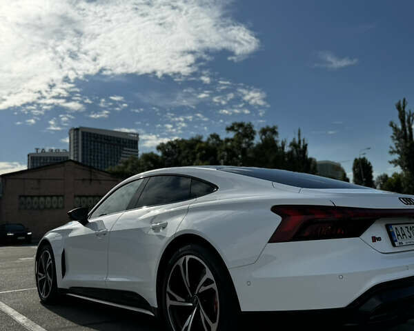 Белый Ауди RS e-tron GT, объемом двигателя 0 л и пробегом 5 тыс. км за 105000 $, фото 9 на Automoto.ua