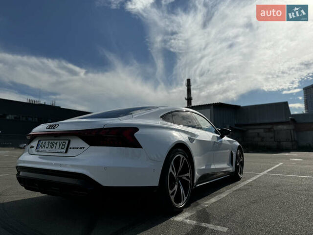 Белый Ауди RS e-tron GT, объемом двигателя 0 л и пробегом 5 тыс. км за 105000 $, фото 10 на Automoto.ua