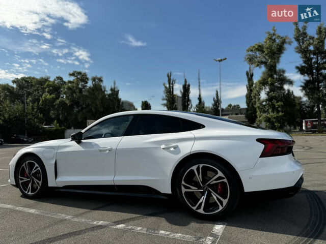 Белый Ауди RS e-tron GT, объемом двигателя 0 л и пробегом 5 тыс. км за 105000 $, фото 6 на Automoto.ua