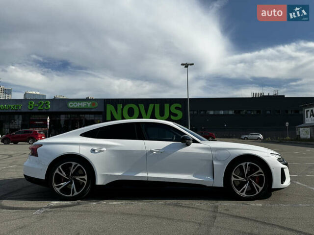 Белый Ауди RS e-tron GT, объемом двигателя 0 л и пробегом 5 тыс. км за 105000 $, фото 11 на Automoto.ua