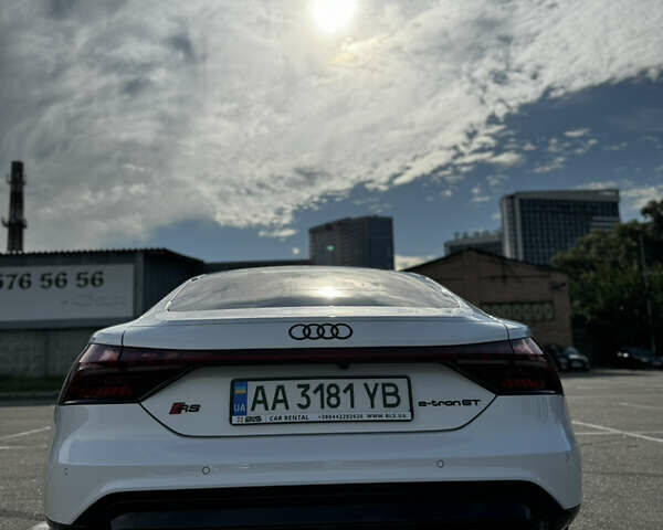 Белый Ауди RS e-tron GT, объемом двигателя 0 л и пробегом 5 тыс. км за 105000 $, фото 7 на Automoto.ua
