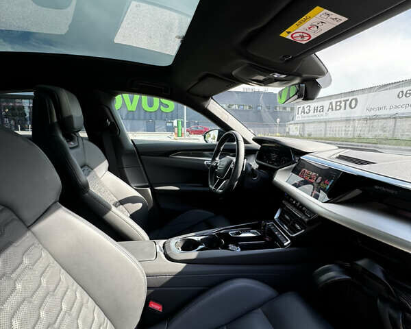 Белый Ауди RS e-tron GT, объемом двигателя 0 л и пробегом 5 тыс. км за 105000 $, фото 15 на Automoto.ua