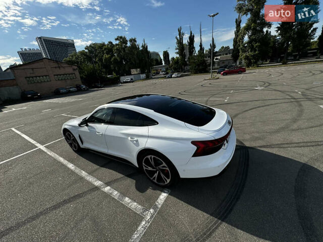 Белый Ауди RS e-tron GT, объемом двигателя 0 л и пробегом 5 тыс. км за 105000 $, фото 3 на Automoto.ua