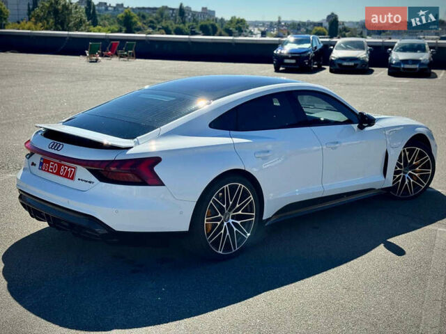 Белый Ауди RS e-tron GT, объемом двигателя 0 л и пробегом 17 тыс. км за 57900 $, фото 25 на Automoto.ua