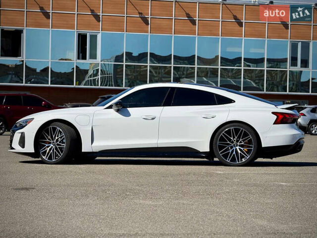 Белый Ауди RS e-tron GT, объемом двигателя 0 л и пробегом 17 тыс. км за 57900 $, фото 12 на Automoto.ua