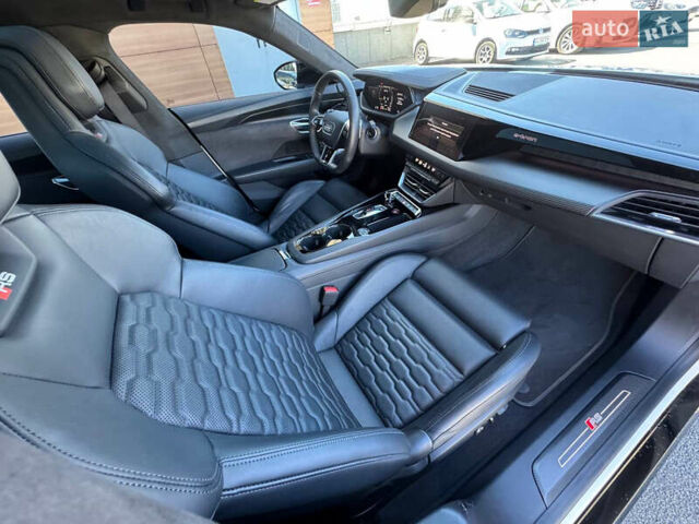 Белый Ауди RS e-tron GT, объемом двигателя 0 л и пробегом 17 тыс. км за 57900 $, фото 69 на Automoto.ua