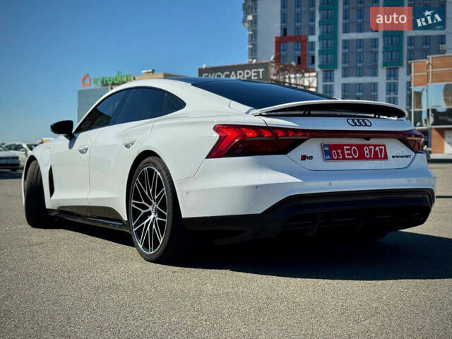 Белый Ауди RS e-tron GT, объемом двигателя 0 л и пробегом 17 тыс. км за 57900 $, фото 29 на Automoto.ua