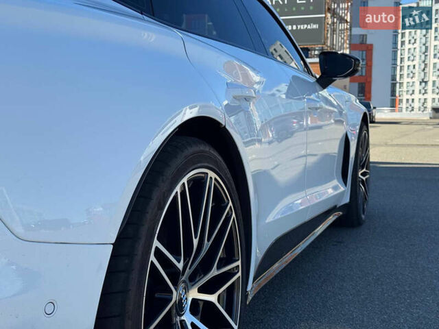 Белый Ауди RS e-tron GT, объемом двигателя 0 л и пробегом 17 тыс. км за 57900 $, фото 64 на Automoto.ua