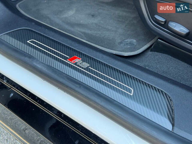 Белый Ауди RS e-tron GT, объемом двигателя 0 л и пробегом 17 тыс. км за 57900 $, фото 39 на Automoto.ua