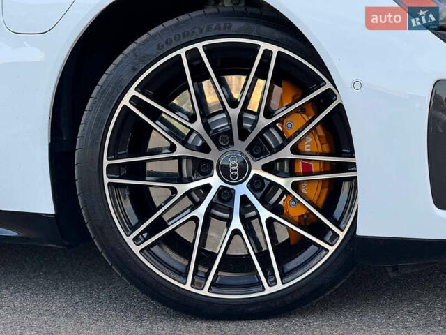 Білий Ауді RS e-tron GT, об'ємом двигуна 0 л та пробігом 17 тис. км за 54500 $, фото 18 на Automoto.ua