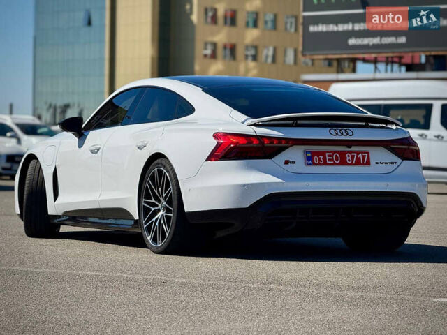Белый Ауди RS e-tron GT, объемом двигателя 0 л и пробегом 17 тыс. км за 57900 $, фото 10 на Automoto.ua