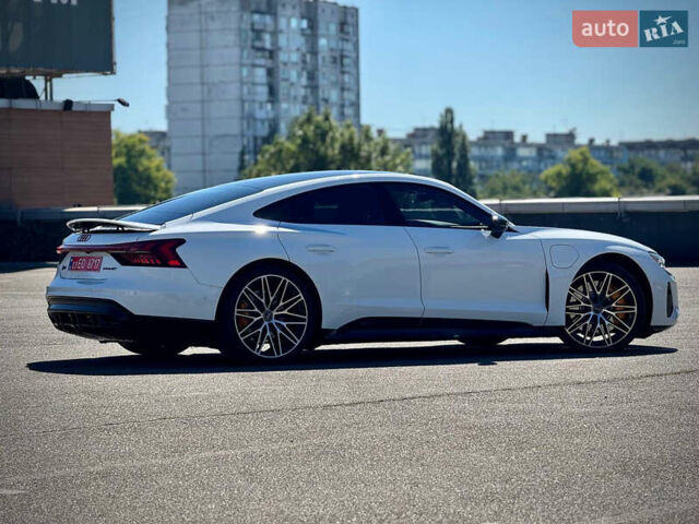 Белый Ауди RS e-tron GT, объемом двигателя 0 л и пробегом 17 тыс. км за 57900 $, фото 6 на Automoto.ua