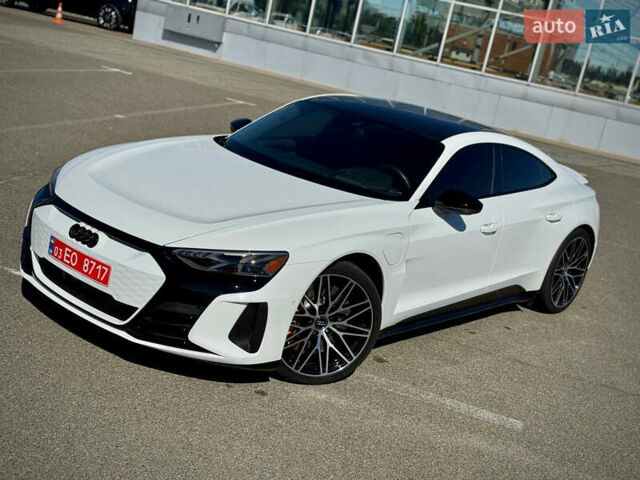 Белый Ауди RS e-tron GT, объемом двигателя 0 л и пробегом 17 тыс. км за 57900 $, фото 20 на Automoto.ua