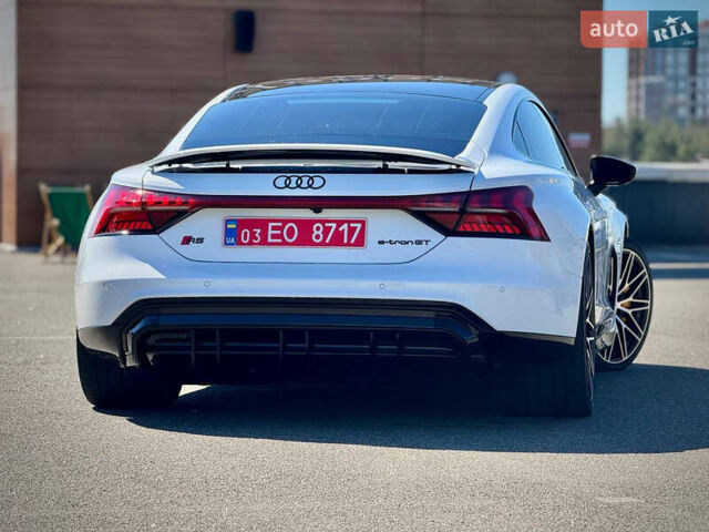 Белый Ауди RS e-tron GT, объемом двигателя 0 л и пробегом 17 тыс. км за 57900 $, фото 8 на Automoto.ua