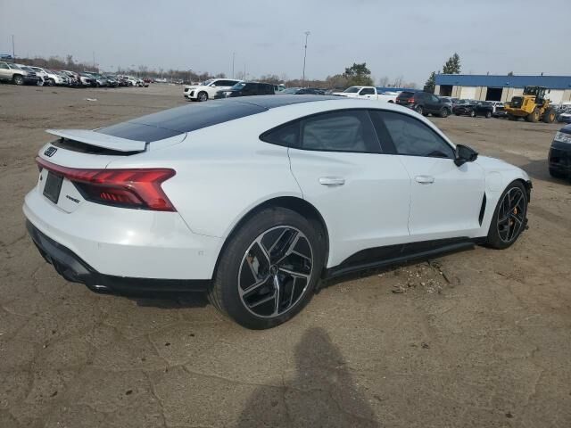 Белый Ауди RS e-tron GT, объемом двигателя 0 л и пробегом 8 тыс. км за 57300 $, фото 5 на Automoto.ua