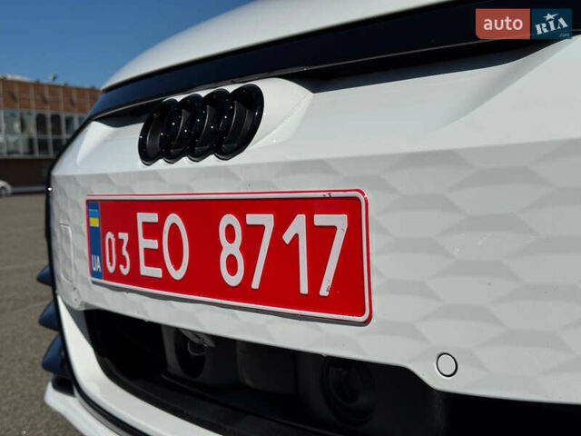 Белый Ауди RS e-tron GT, объемом двигателя 0 л и пробегом 17 тыс. км за 57900 $, фото 35 на Automoto.ua