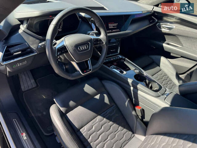 Белый Ауди RS e-tron GT, объемом двигателя 0 л и пробегом 17 тыс. км за 57900 $, фото 36 на Automoto.ua