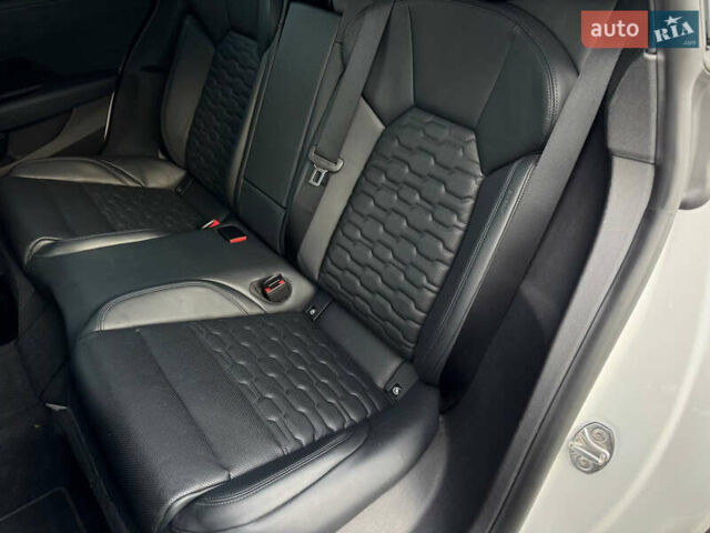 Білий Ауді RS e-tron GT, об'ємом двигуна 0 л та пробігом 17 тис. км за 54500 $, фото 27 на Automoto.ua