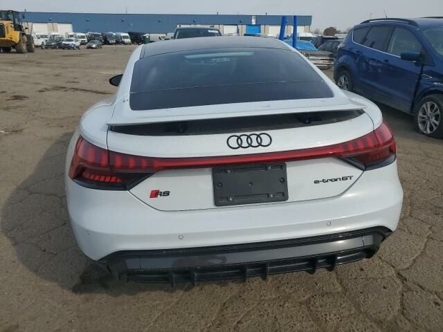 Белый Ауди RS e-tron GT, объемом двигателя 0 л и пробегом 8 тыс. км за 57300 $, фото 4 на Automoto.ua