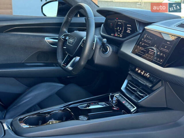 Белый Ауди RS e-tron GT, объемом двигателя 0 л и пробегом 17 тыс. км за 57900 $, фото 71 на Automoto.ua
