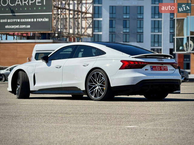 Белый Ауди RS e-tron GT, объемом двигателя 0 л и пробегом 17 тыс. км за 57900 $, фото 11 на Automoto.ua