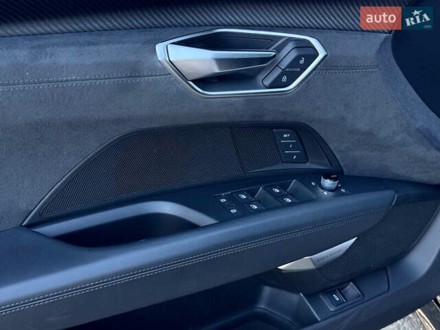 Белый Ауди RS e-tron GT, объемом двигателя 0 л и пробегом 17 тыс. км за 57900 $, фото 37 на Automoto.ua
