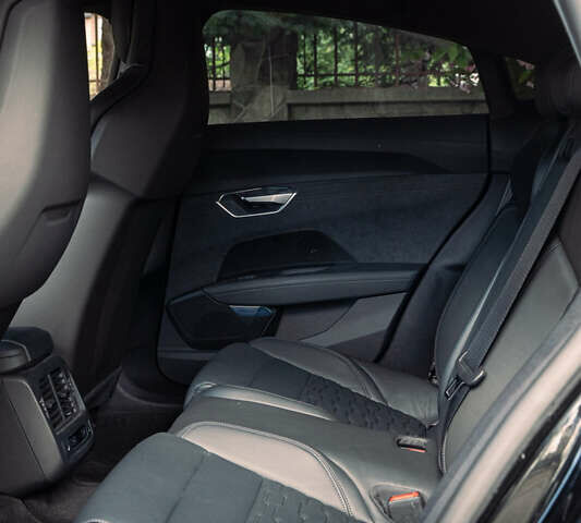 Черный Ауди RS e-tron GT, объемом двигателя 0 л и пробегом 5 тыс. км за 82500 $, фото 17 на Automoto.ua