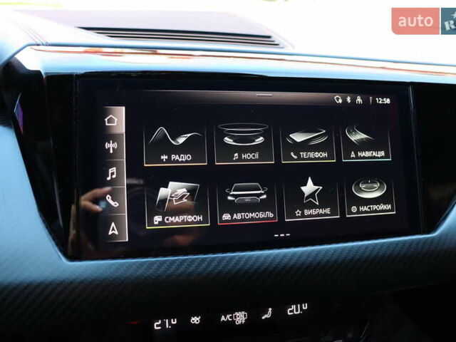 Черный Ауди RS e-tron GT, объемом двигателя 0 л и пробегом 61 тыс. км за 67400 $, фото 25 на Automoto.ua