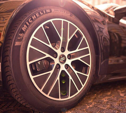 Чорний Ауді RS e-tron GT, об'ємом двигуна 0 л та пробігом 49 тис. км за 75000 $, фото 6 на Automoto.ua