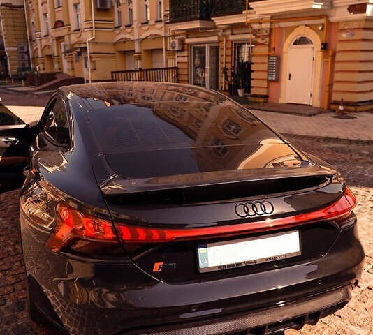 Чорний Ауді RS e-tron GT, об'ємом двигуна 0 л та пробігом 49 тис. км за 75000 $, фото 9 на Automoto.ua