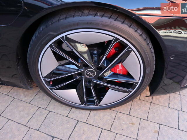 Черный Ауди RS e-tron GT, объемом двигателя 0 л и пробегом 61 тыс. км за 67400 $, фото 3 на Automoto.ua