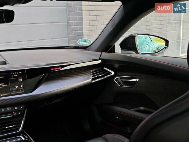 Чорний Ауді RS e-tron GT, об'ємом двигуна 0 л та пробігом 26 тис. км за 80999 $, фото 65 на Automoto.ua