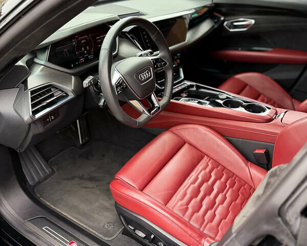 Чорний Ауді RS e-tron GT, об'ємом двигуна 0 л та пробігом 13 тис. км за 59800 $, фото 9 на Automoto.ua