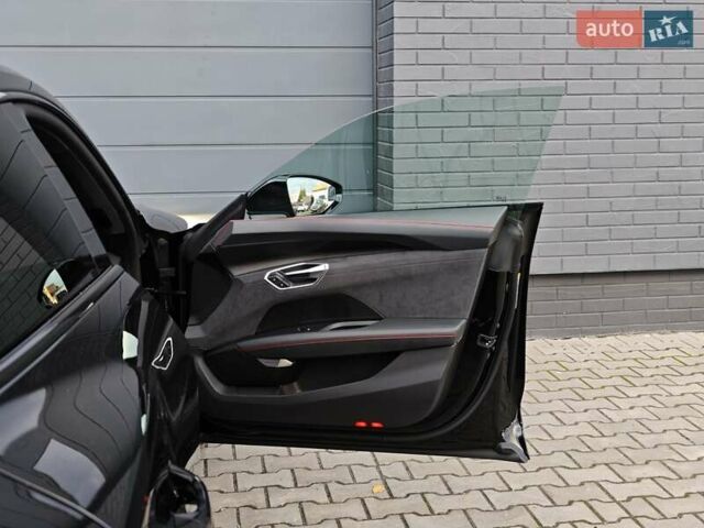 Чорний Ауді RS e-tron GT, об'ємом двигуна 0 л та пробігом 26 тис. км за 80999 $, фото 68 на Automoto.ua