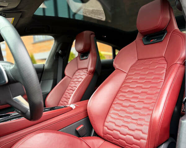 Чорний Ауді RS e-tron GT, об'ємом двигуна 0 л та пробігом 13 тис. км за 59800 $, фото 8 на Automoto.ua