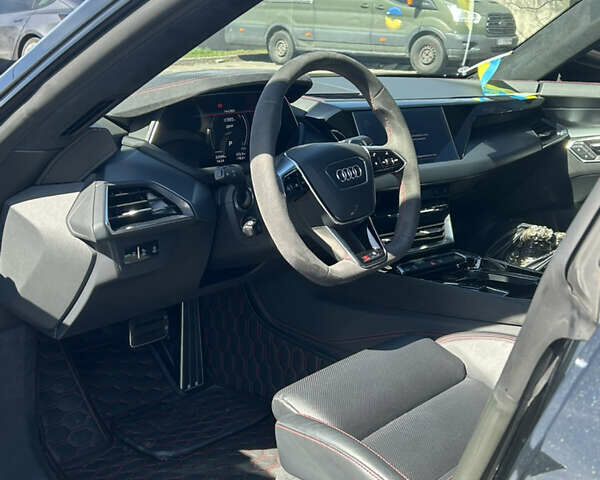Черный Ауди RS e-tron GT, объемом двигателя 0 л и пробегом 22 тыс. км за 88000 $, фото 7 на Automoto.ua