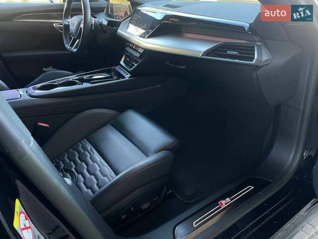 Черный Ауди RS e-tron GT, объемом двигателя 0 л и пробегом 40 тыс. км за 84999 $, фото 18 на Automoto.ua