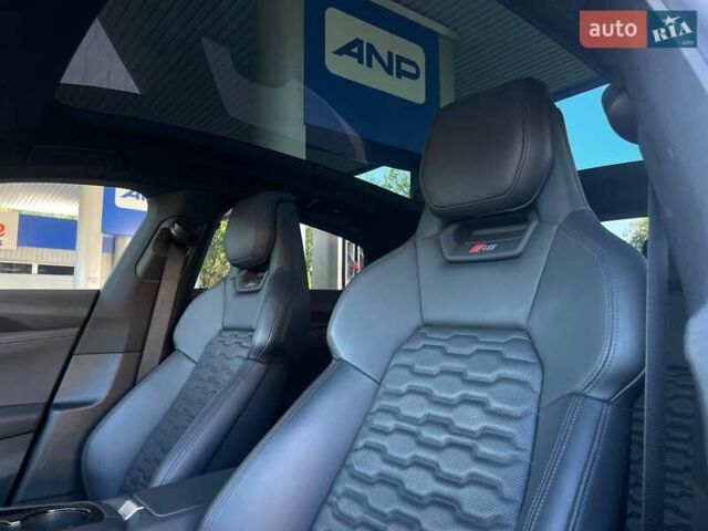 Черный Ауди RS e-tron GT, объемом двигателя 0 л и пробегом 40 тыс. км за 84999 $, фото 16 на Automoto.ua
