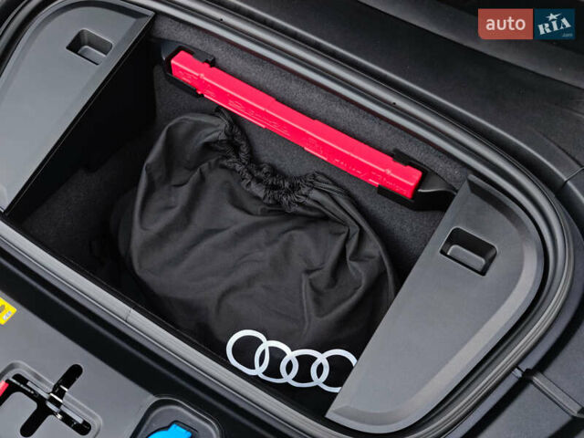 Чорний Ауді RS e-tron GT, об'ємом двигуна 0 л та пробігом 26 тис. км за 80999 $, фото 83 на Automoto.ua