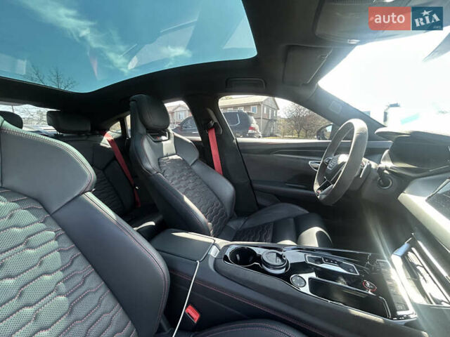 Черный Ауди RS e-tron GT, объемом двигателя 0 л и пробегом 22 тыс. км за 88000 $, фото 10 на Automoto.ua